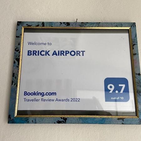Appartement Brick Airport à Cristian  Extérieur photo