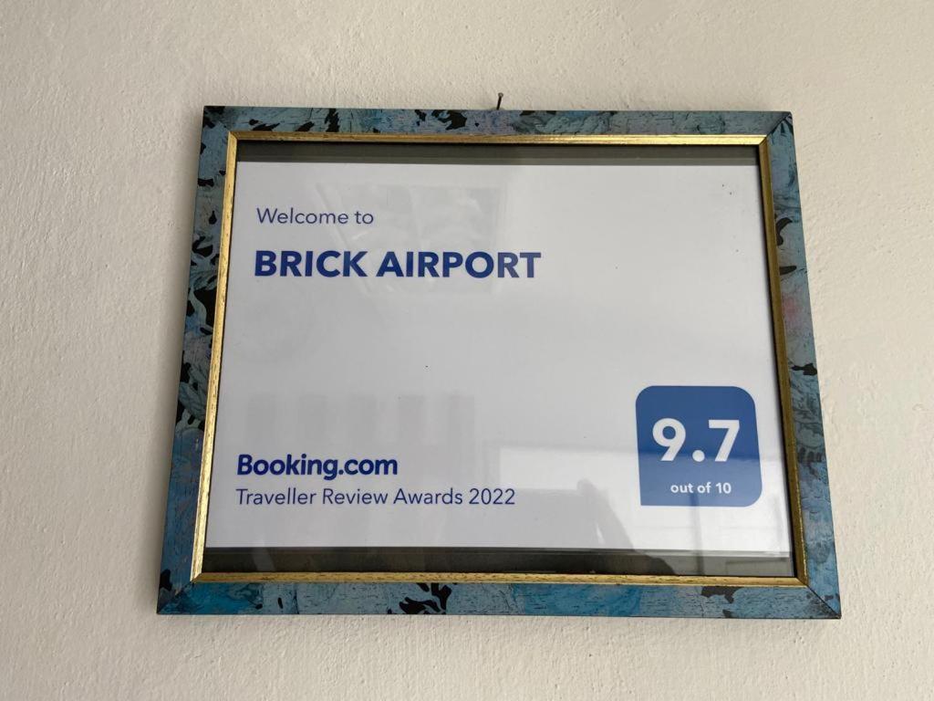 Appartement Brick Airport à Cristian  Extérieur photo