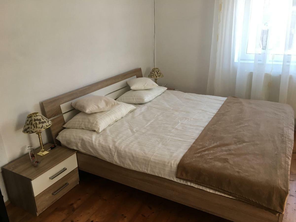 Appartement Brick Airport à Cristian  Extérieur photo