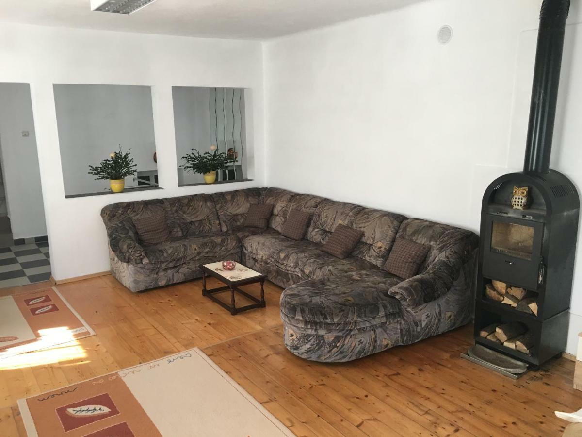 Appartement Brick Airport à Cristian  Extérieur photo
